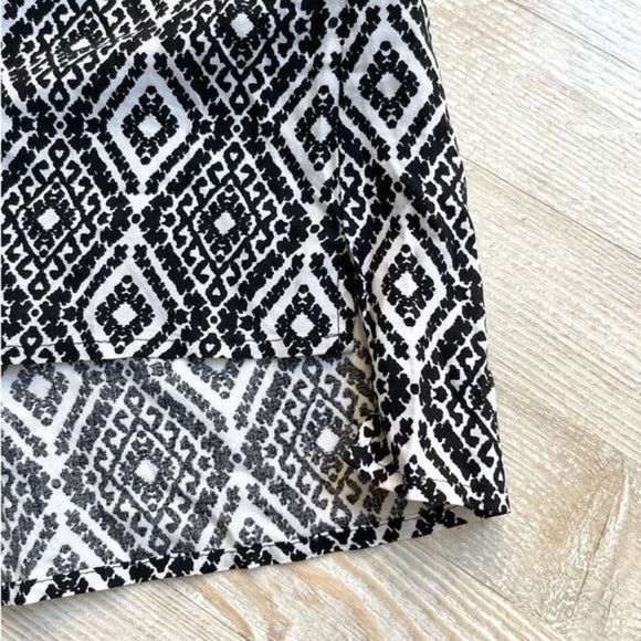 𝅺Atmosphere Ikat Print Cap Sleeve Top | Black/White Size 10‎ - Picture 4 of 9